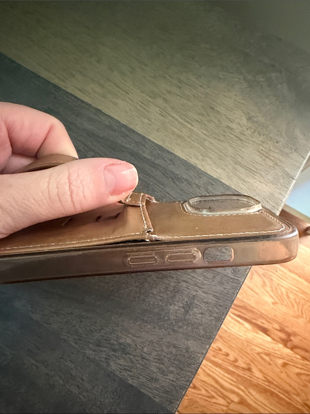 IPhone 14- phone case/headphones - Picture 3 of 11